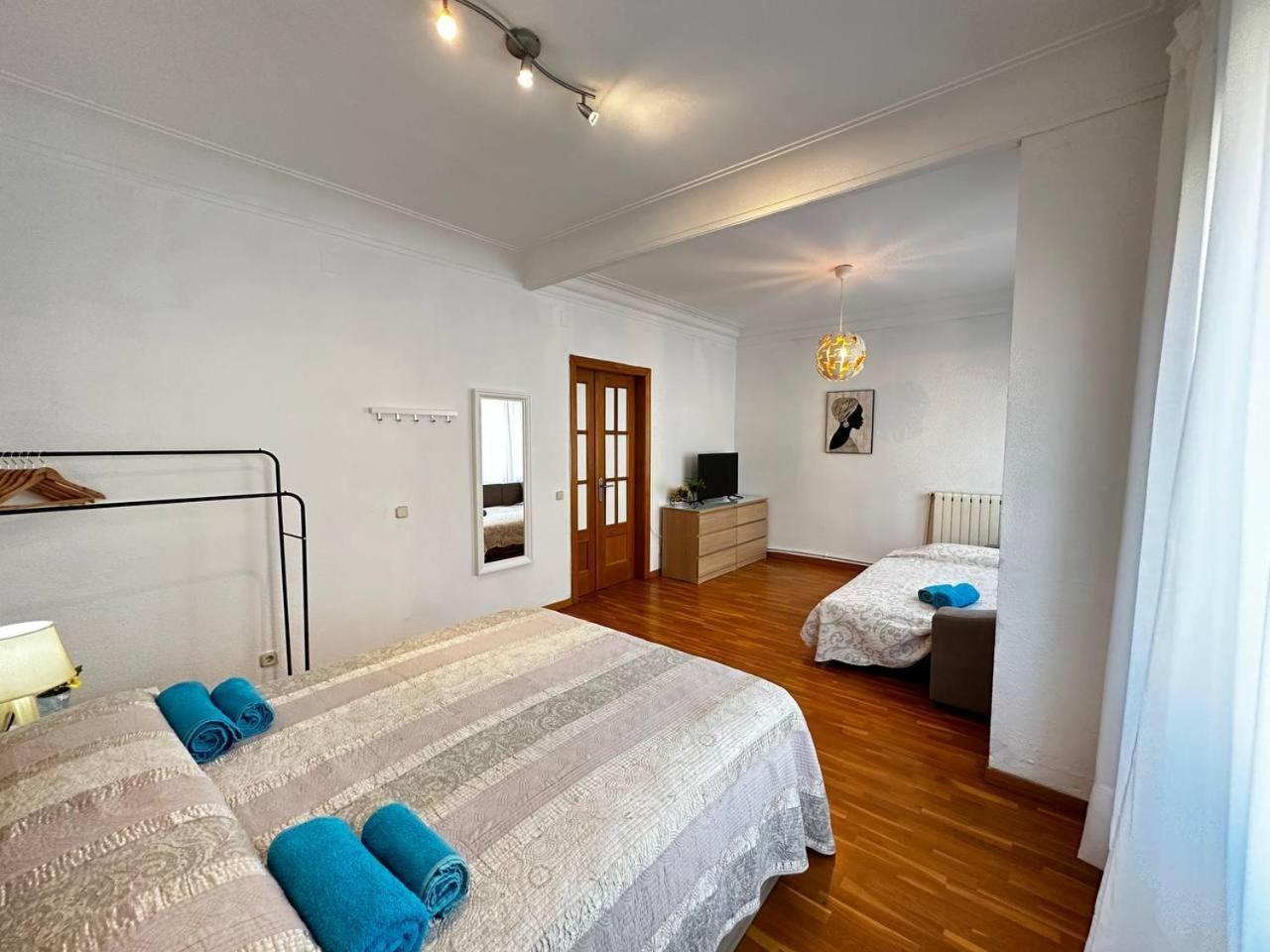 Habitaciones Acogedoras Barcelona Bagian luar foto